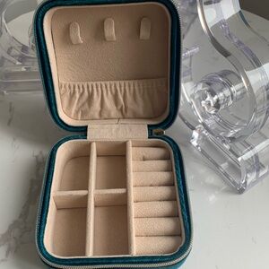 BNWOT Travel Jewelry Box Velvet